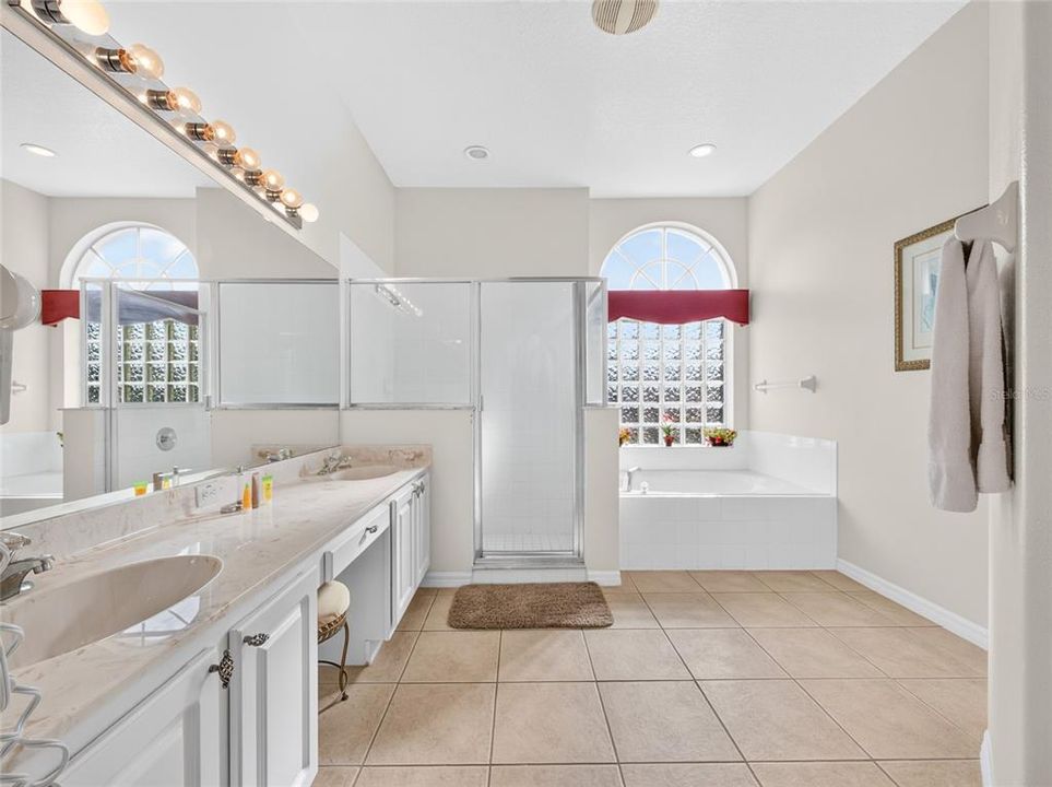 En Venta: $525,000 (6 camas, 5 baños, 3283 Pies cuadrados)