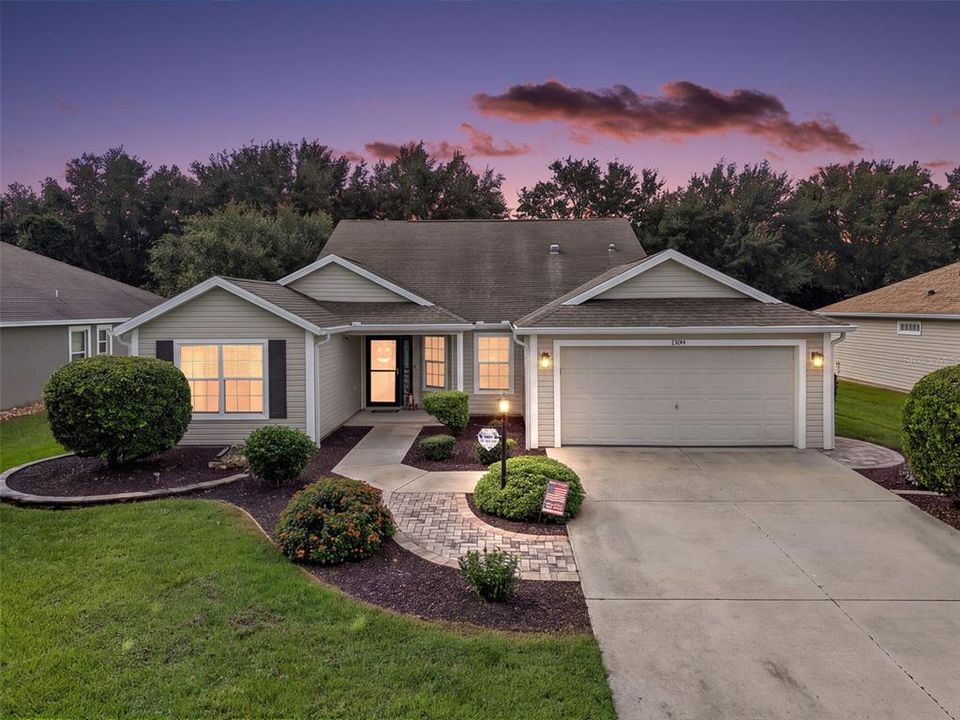 For Sale: $479,000 (3 beds, 2 baths, 2006 Square Feet)