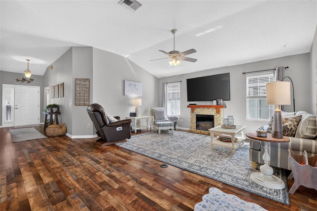 For Sale: $479,000 (3 beds, 2 baths, 2006 Square Feet)