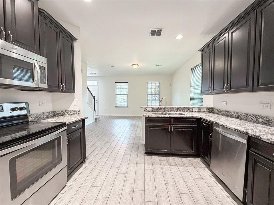 В аренду: $2,950 (4 спален, 2 ванн, 2092 Квадратных фут)