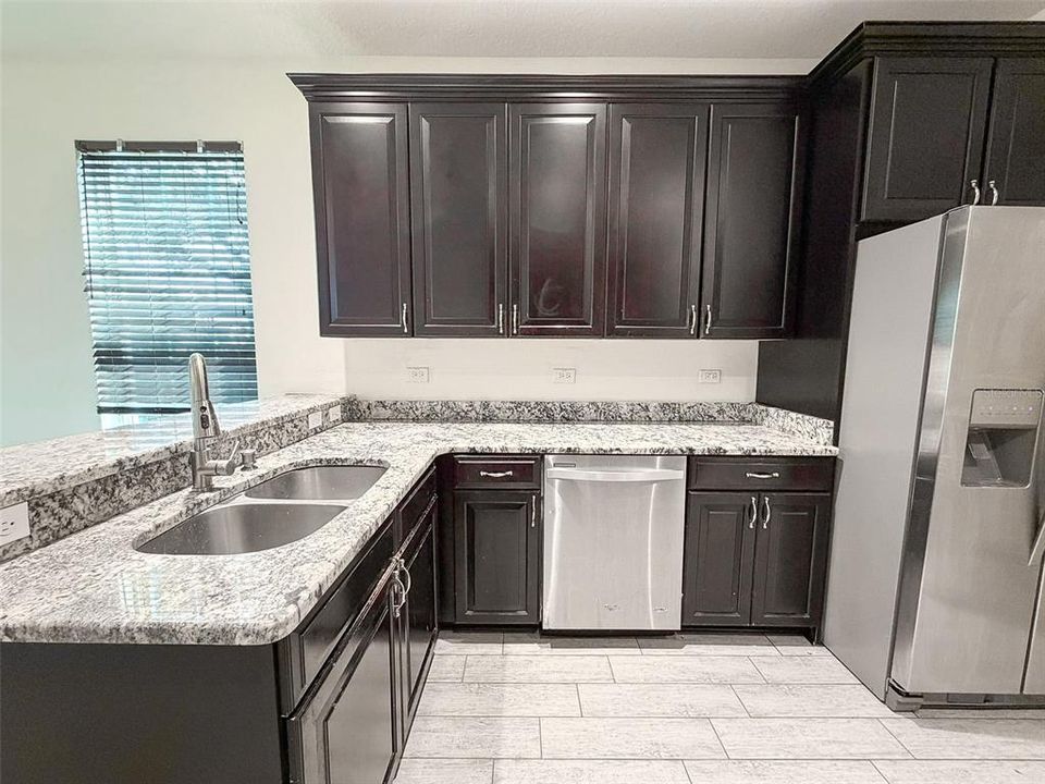 В аренду: $2,950 (4 спален, 2 ванн, 2092 Квадратных фут)