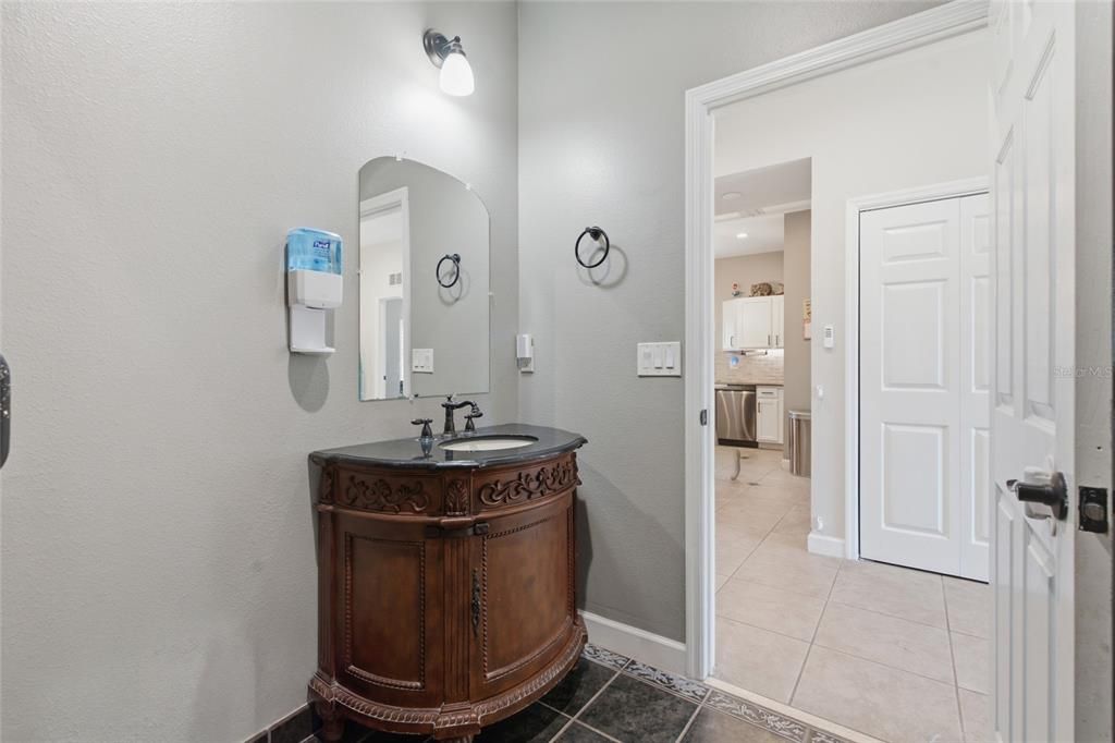 For Sale: $850,000 (5 beds, 3 baths, 2904 Square Feet)