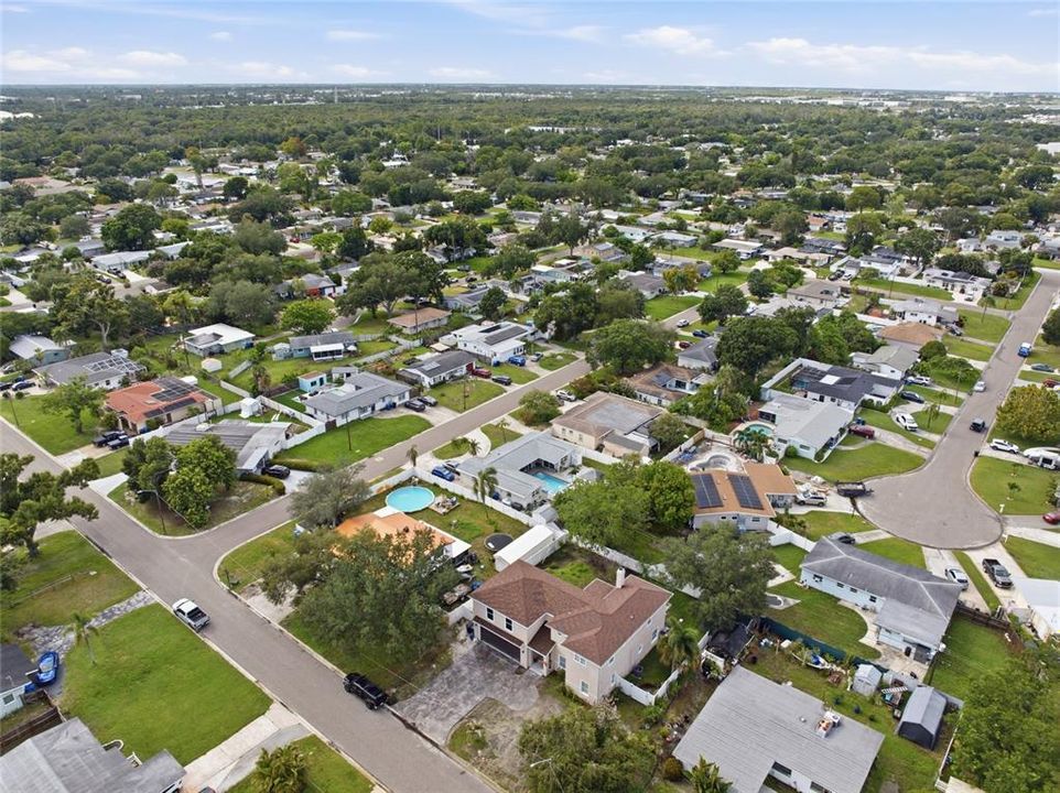 For Sale: $850,000 (5 beds, 3 baths, 2904 Square Feet)
