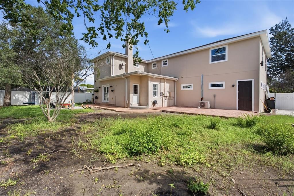 For Sale: $850,000 (5 beds, 3 baths, 2904 Square Feet)