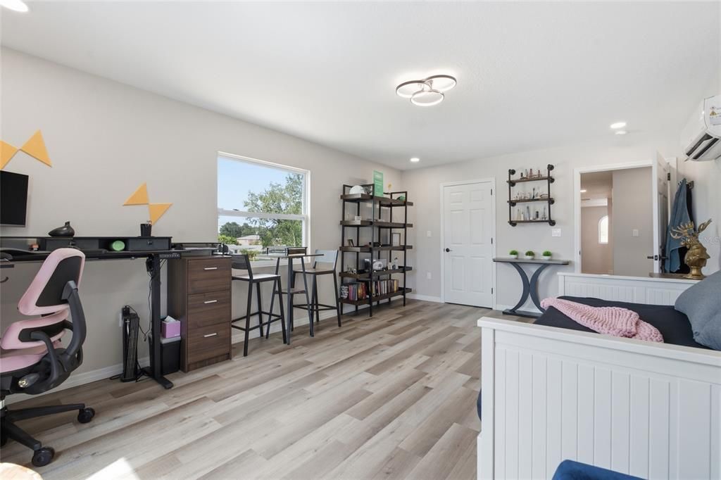 For Sale: $850,000 (5 beds, 3 baths, 2904 Square Feet)