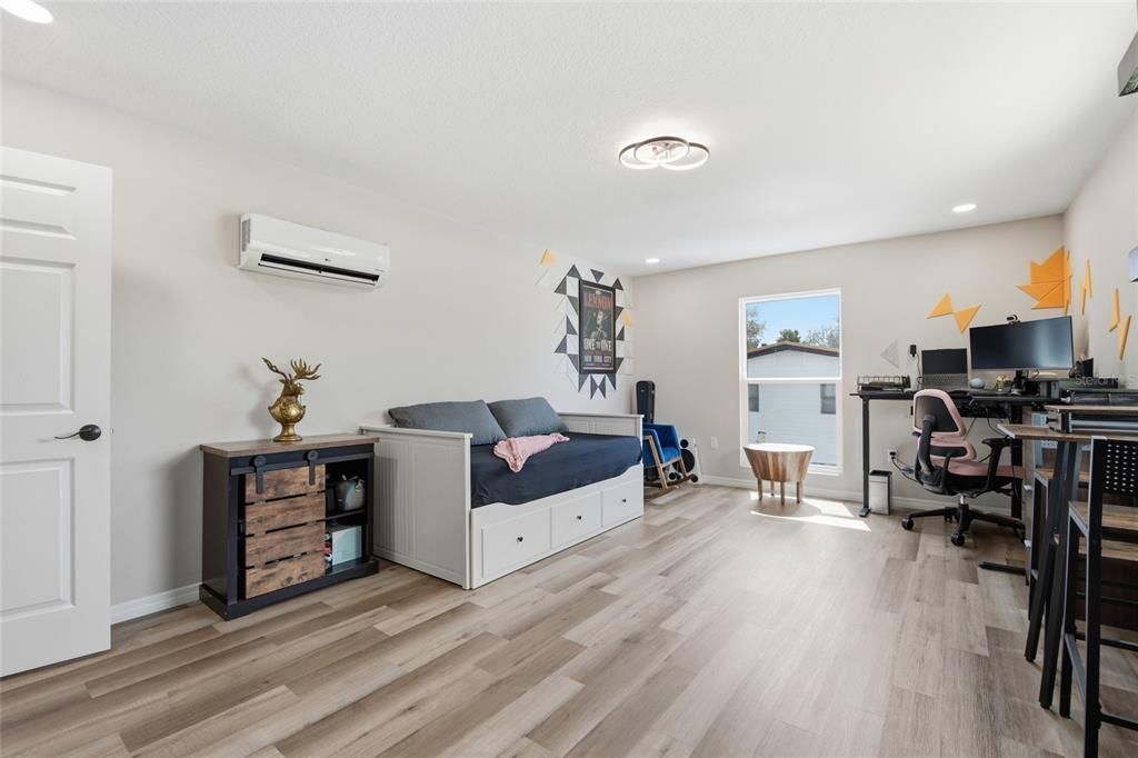 For Sale: $850,000 (5 beds, 3 baths, 2904 Square Feet)