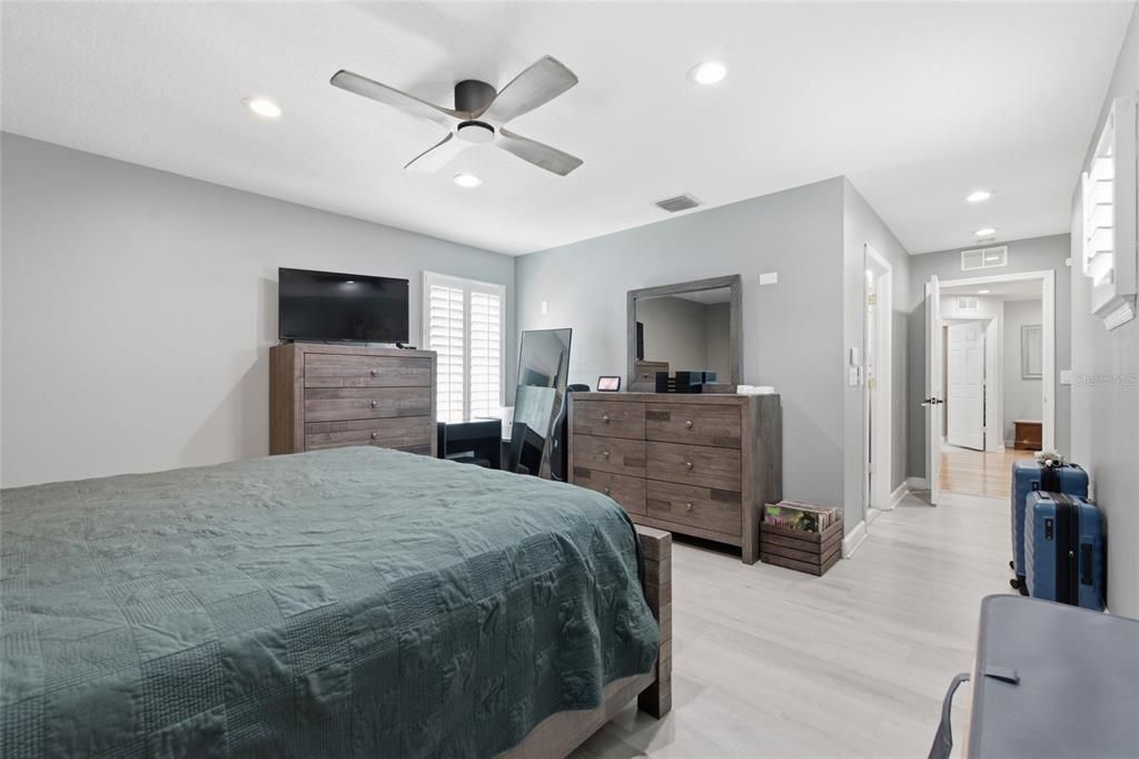 For Sale: $850,000 (5 beds, 3 baths, 2904 Square Feet)