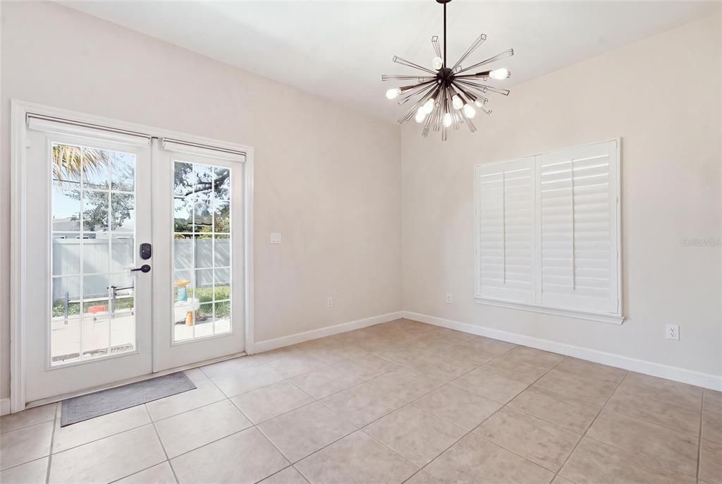 For Sale: $850,000 (5 beds, 3 baths, 2904 Square Feet)