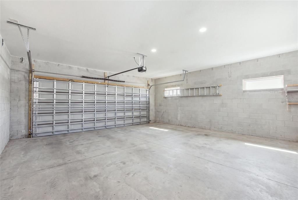 For Sale: $850,000 (5 beds, 3 baths, 2904 Square Feet)