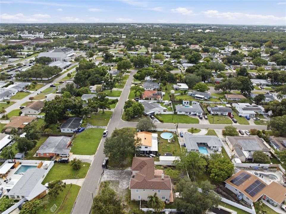 For Sale: $850,000 (5 beds, 3 baths, 2904 Square Feet)
