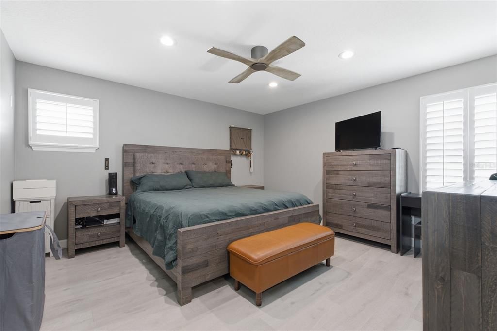 For Sale: $850,000 (5 beds, 3 baths, 2904 Square Feet)