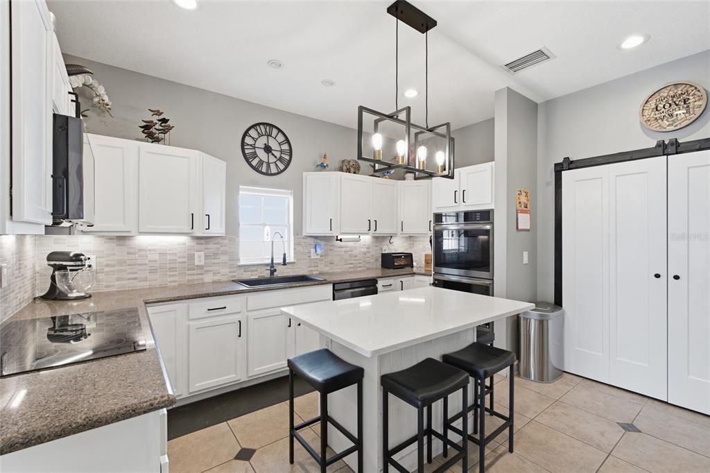 For Sale: $850,000 (5 beds, 3 baths, 2904 Square Feet)
