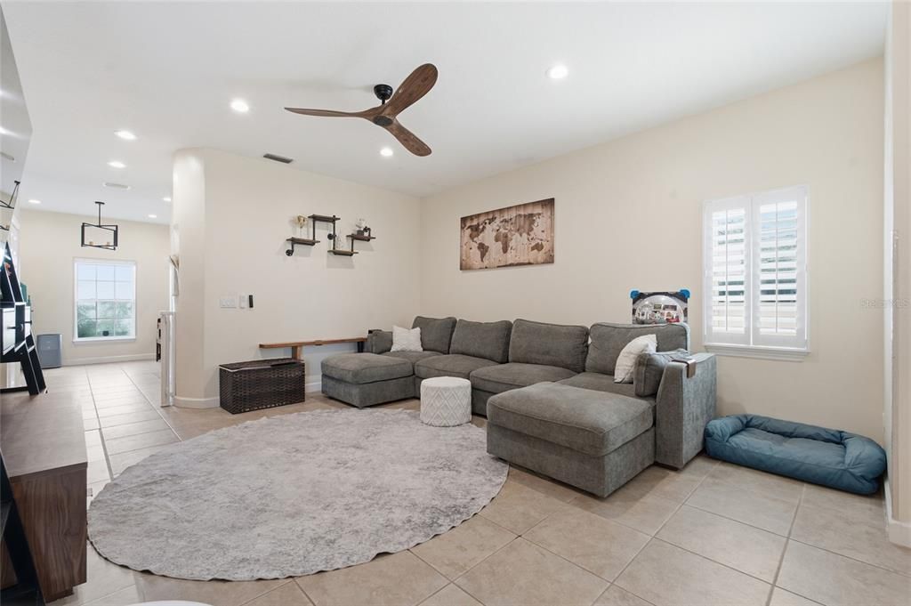 For Sale: $850,000 (5 beds, 3 baths, 2904 Square Feet)