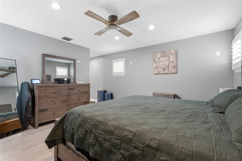 For Sale: $850,000 (5 beds, 3 baths, 2904 Square Feet)