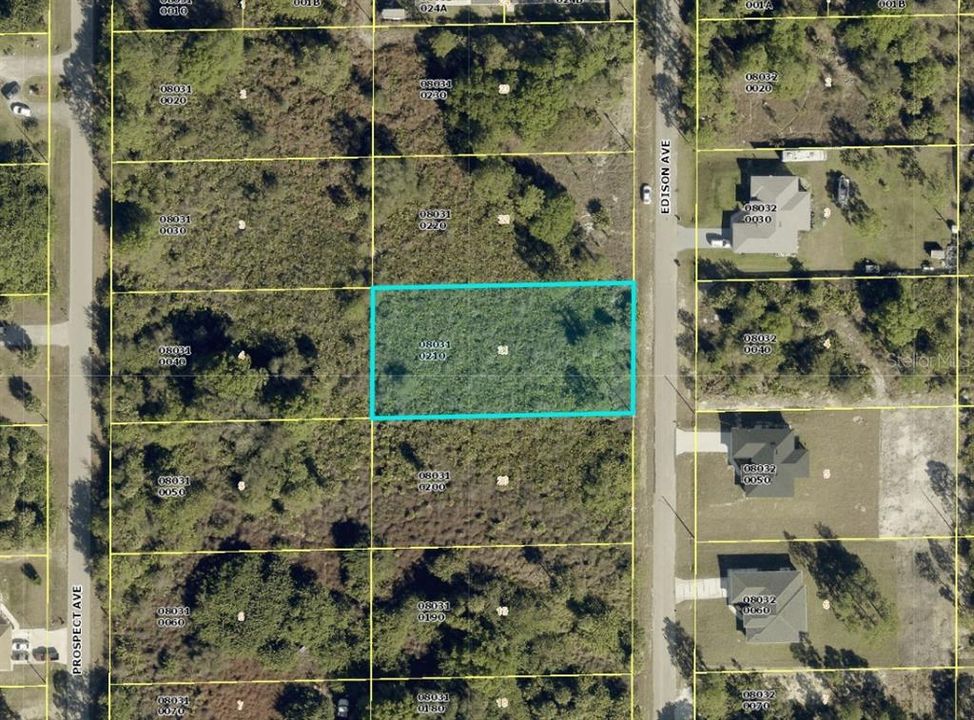 На продажу: $33,000 (0.50 acres)