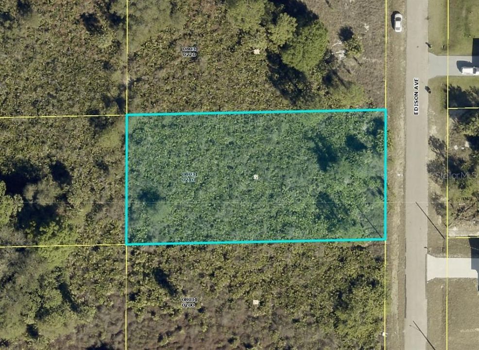 На продажу: $33,000 (0.50 acres)