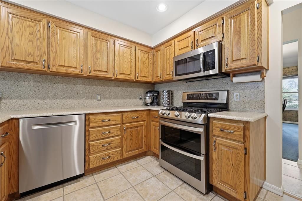 For Sale: $719,000 (4 beds, 3 baths, 2696 Square Feet)