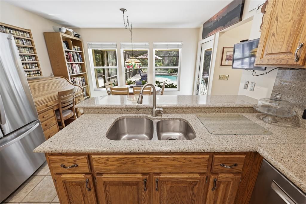 For Sale: $719,000 (4 beds, 3 baths, 2696 Square Feet)