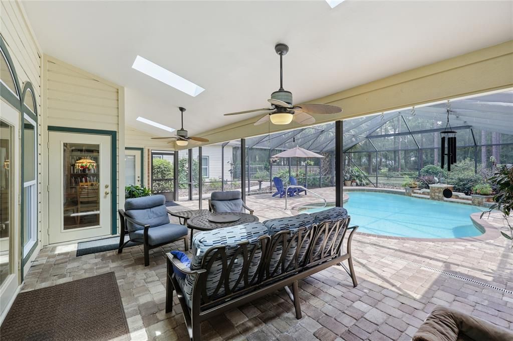 For Sale: $719,000 (4 beds, 3 baths, 2696 Square Feet)