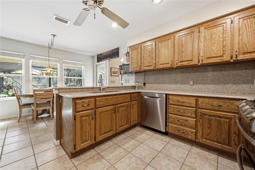 For Sale: $719,000 (4 beds, 3 baths, 2696 Square Feet)