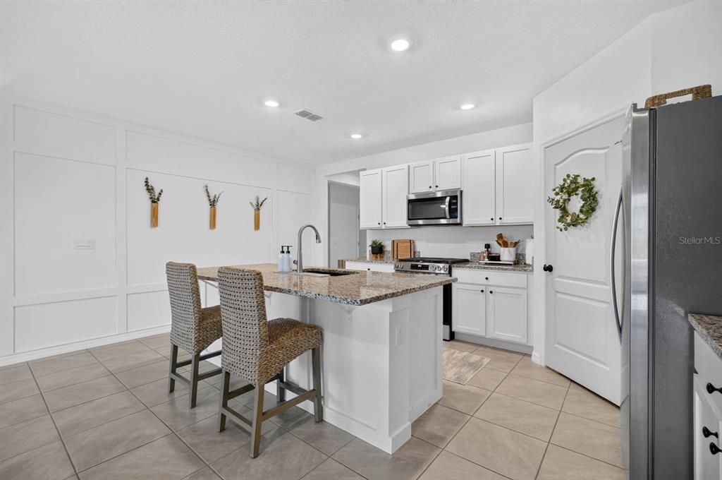 For Sale: $400,000 (4 beds, 2 baths, 1836 Square Feet)