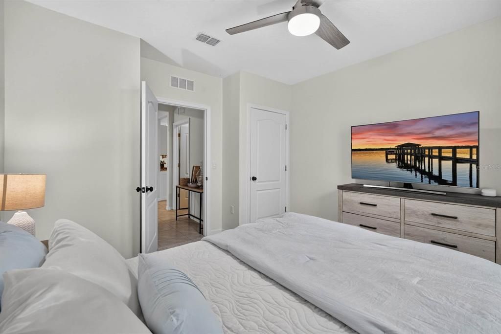 For Sale: $400,000 (4 beds, 2 baths, 1836 Square Feet)