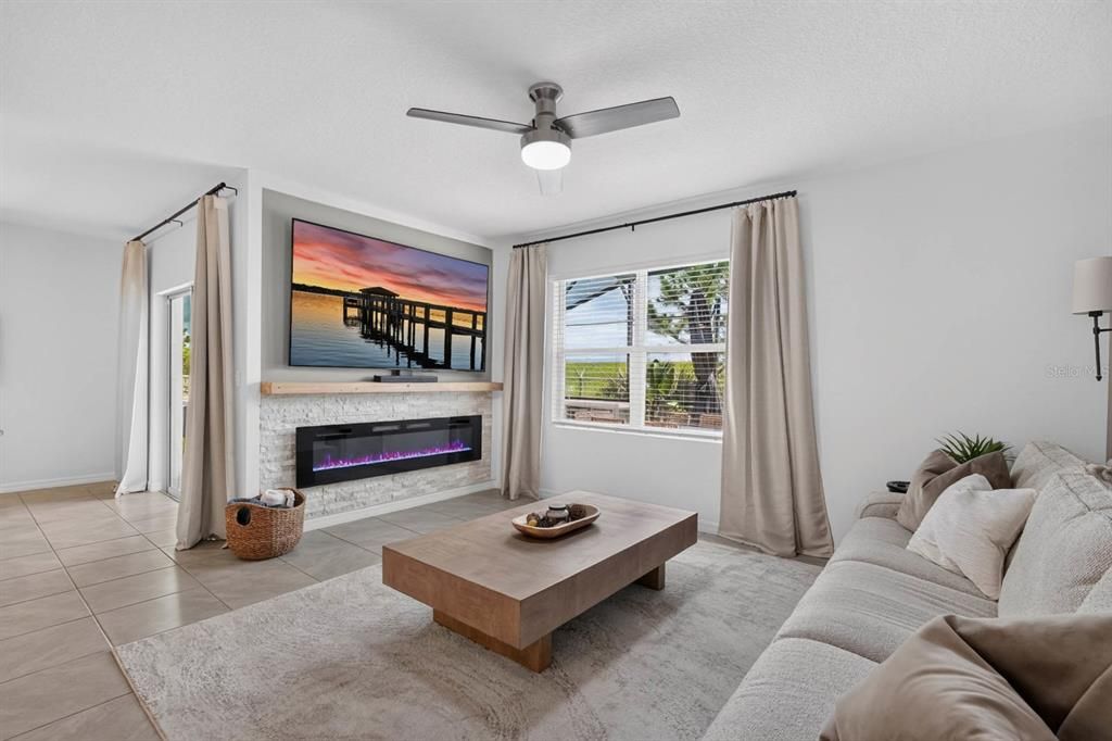 For Sale: $400,000 (4 beds, 2 baths, 1836 Square Feet)