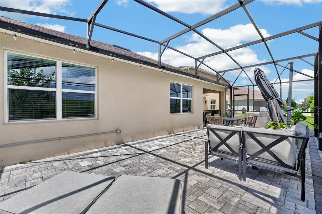 For Sale: $400,000 (4 beds, 2 baths, 1836 Square Feet)