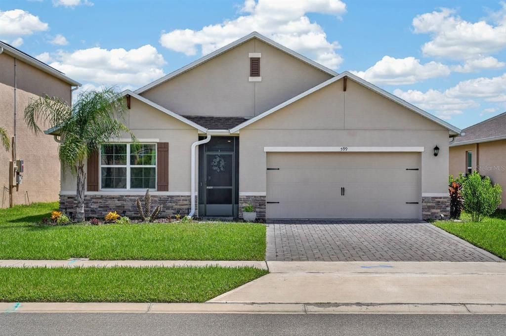 For Sale: $400,000 (4 beds, 2 baths, 1836 Square Feet)