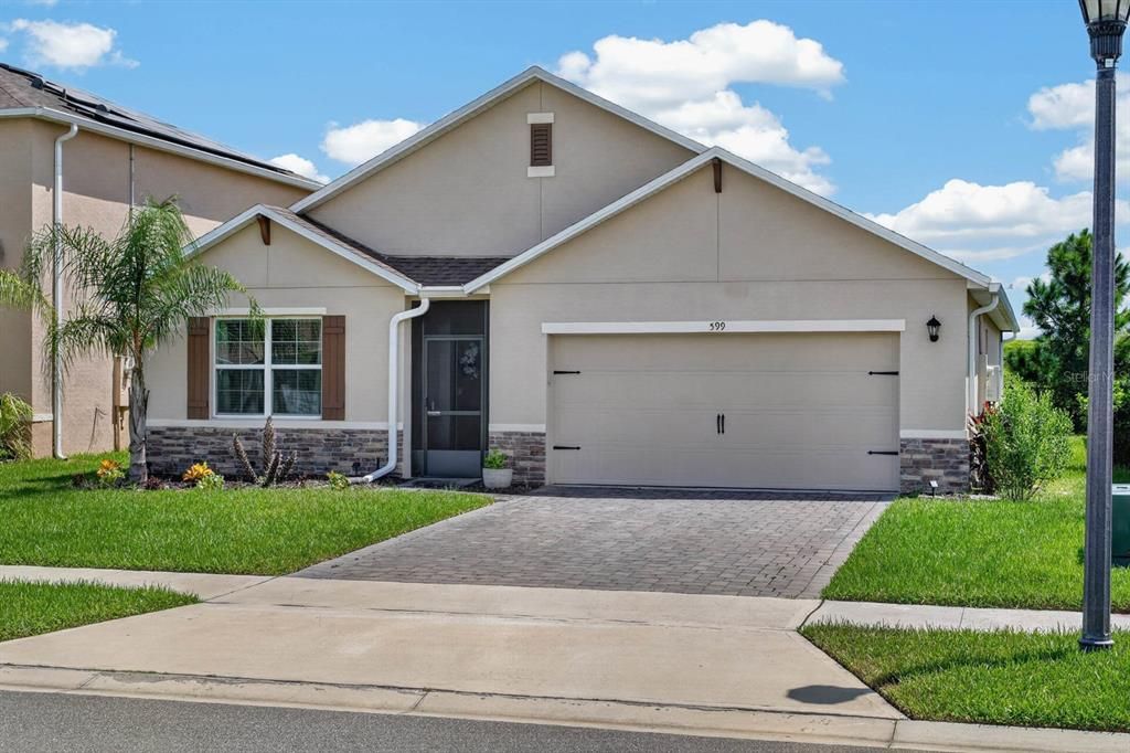 For Sale: $400,000 (4 beds, 2 baths, 1836 Square Feet)