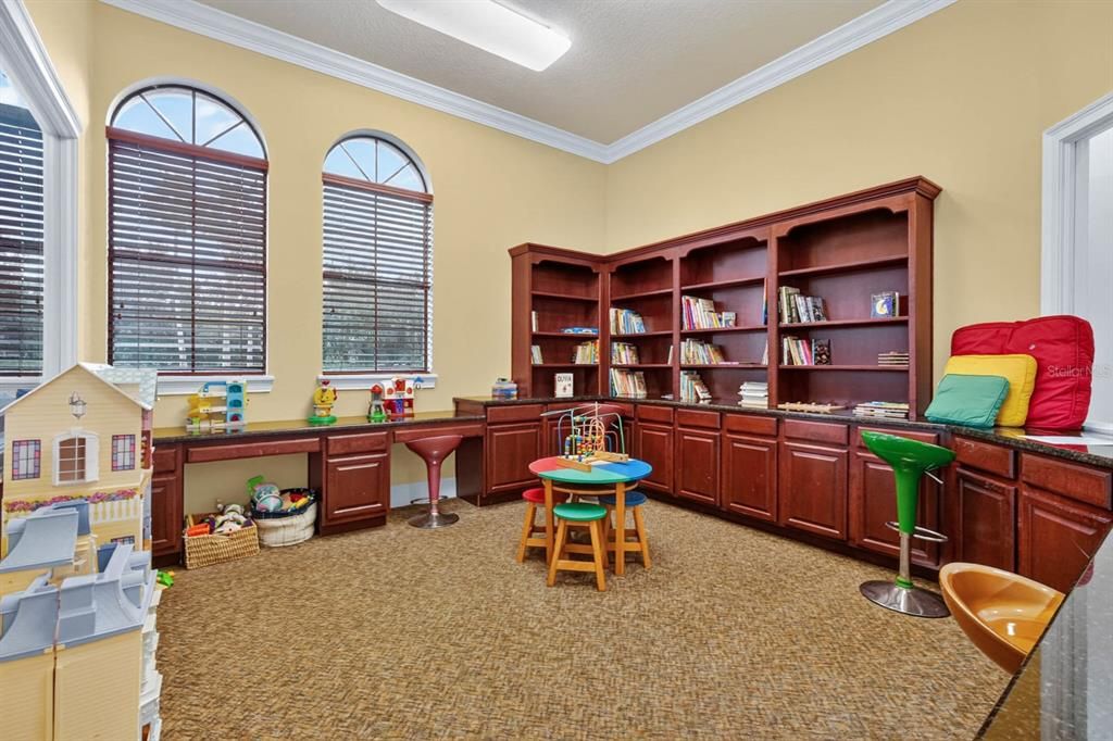 For Sale: $400,000 (4 beds, 2 baths, 1836 Square Feet)