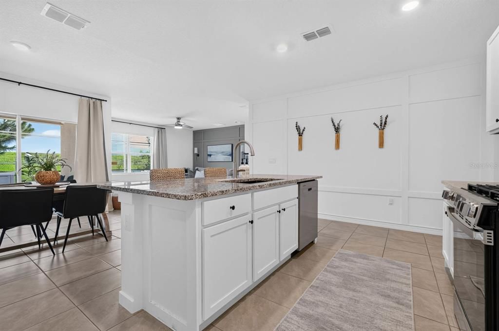 For Sale: $400,000 (4 beds, 2 baths, 1836 Square Feet)