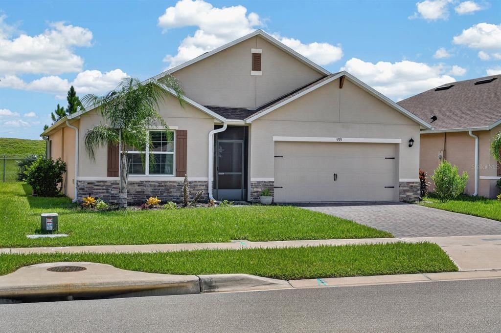 For Sale: $400,000 (4 beds, 2 baths, 1836 Square Feet)