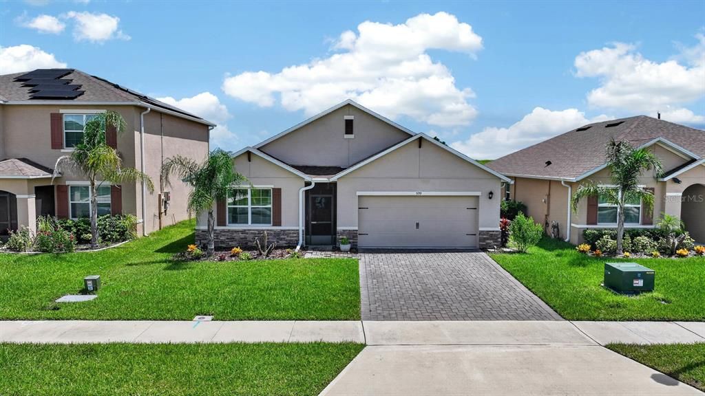 For Sale: $400,000 (4 beds, 2 baths, 1836 Square Feet)