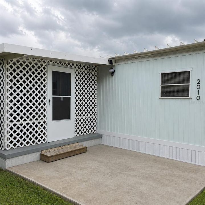 For Sale: $220,000 (2 beds, 1 baths, 672 Square Feet)