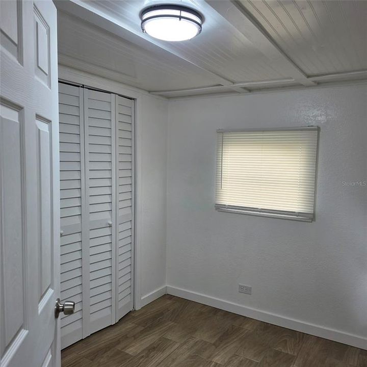 For Sale: $220,000 (2 beds, 1 baths, 672 Square Feet)