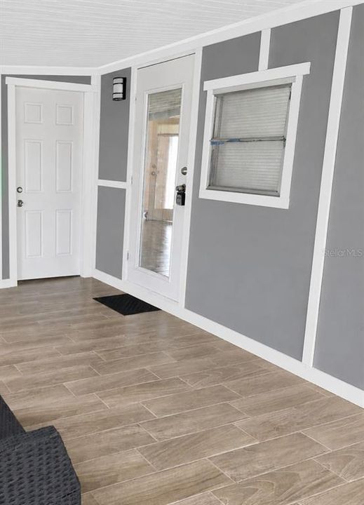 For Sale: $220,000 (2 beds, 1 baths, 672 Square Feet)