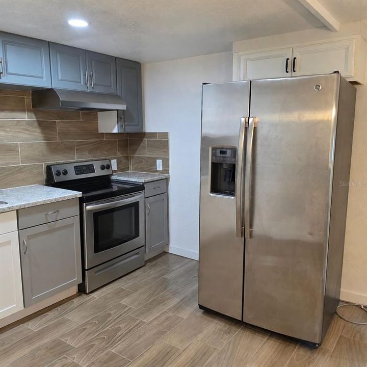 For Sale: $220,000 (2 beds, 1 baths, 672 Square Feet)