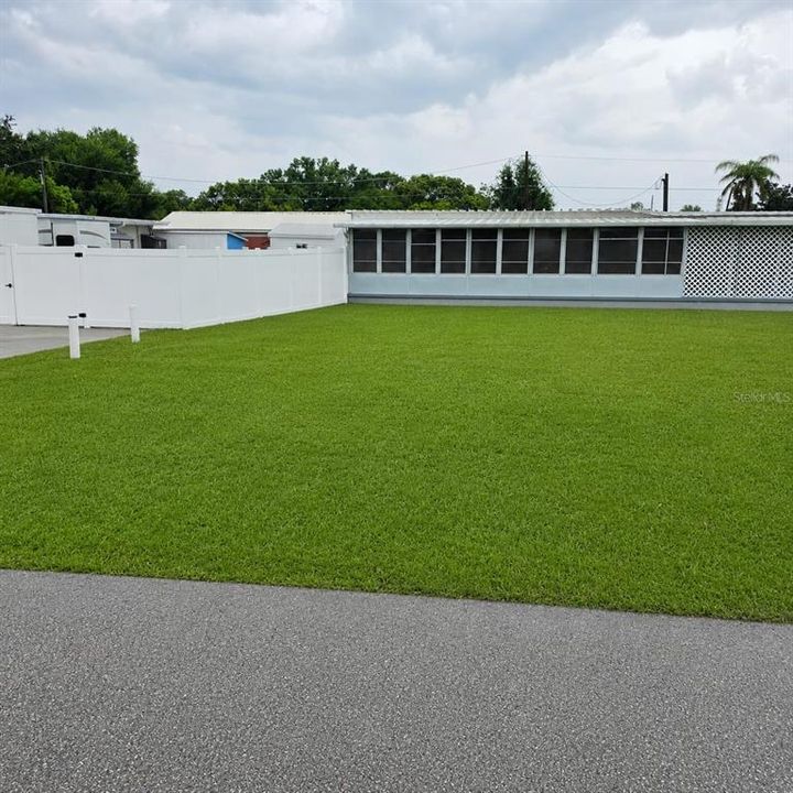 For Sale: $220,000 (2 beds, 1 baths, 672 Square Feet)