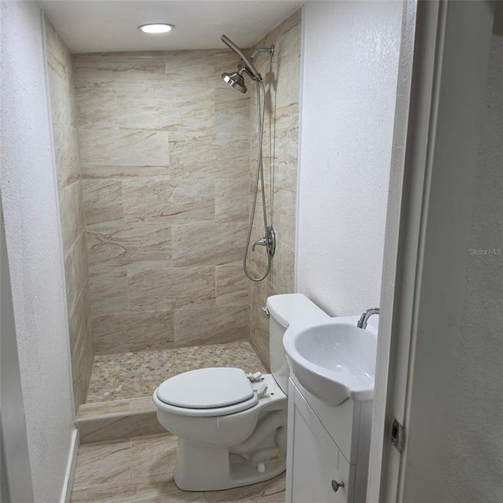 For Sale: $220,000 (2 beds, 1 baths, 672 Square Feet)