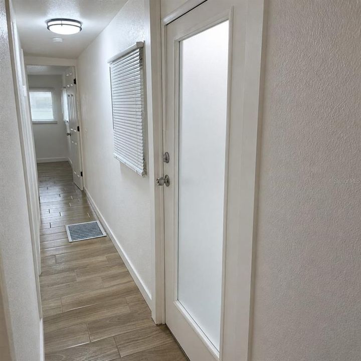 For Sale: $220,000 (2 beds, 1 baths, 672 Square Feet)