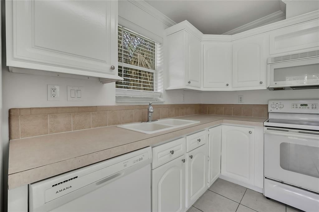 For Sale: $495,000 (3 beds, 2 baths, 1188 Square Feet)