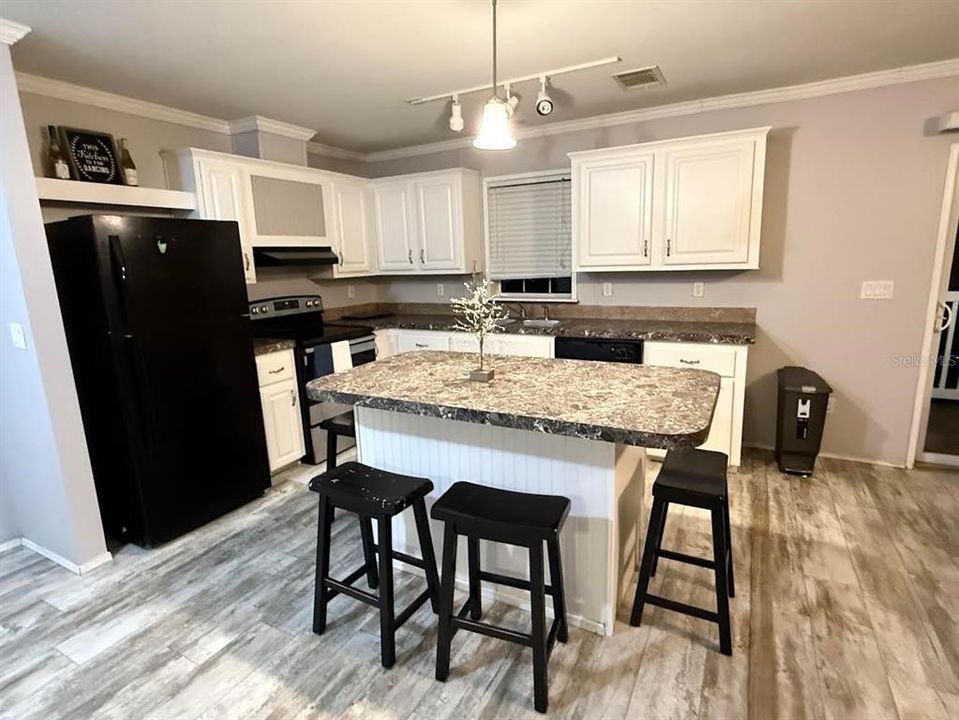 For Sale: $310,000 (2 beds, 2 baths, 1056 Square Feet)