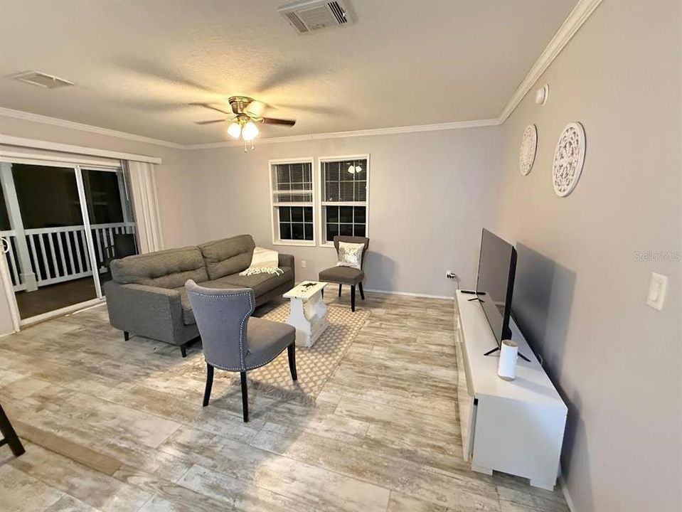 For Sale: $310,000 (2 beds, 2 baths, 1056 Square Feet)