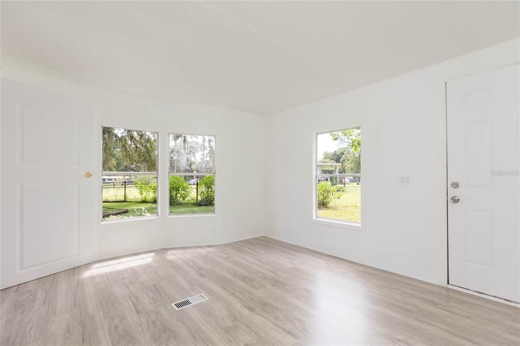 Activo con contrato: $239,900 (3 camas, 2 baños, 1344 Pies cuadrados)
