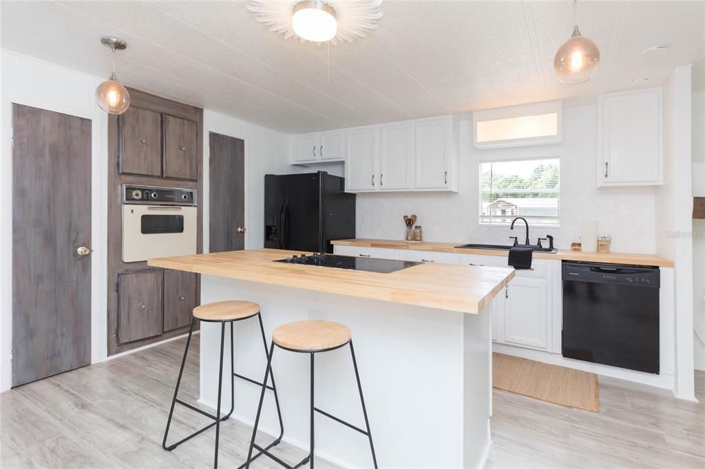 Activo con contrato: $239,900 (3 camas, 2 baños, 1344 Pies cuadrados)