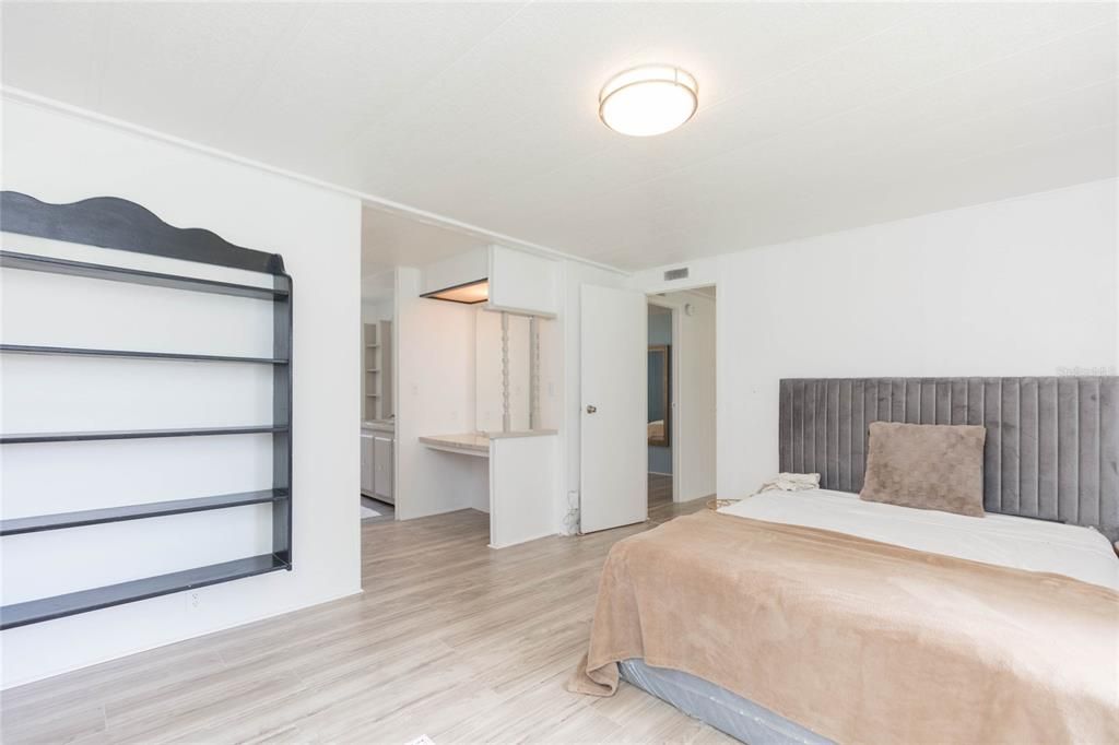 Activo con contrato: $239,900 (3 camas, 2 baños, 1344 Pies cuadrados)