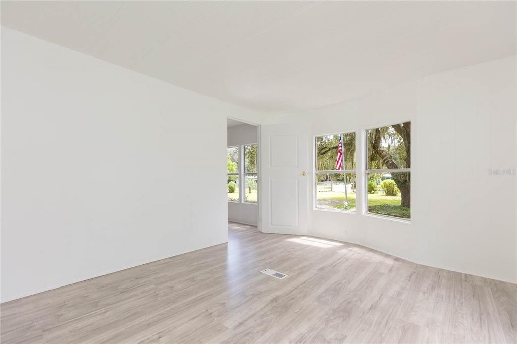 Activo con contrato: $239,900 (3 camas, 2 baños, 1344 Pies cuadrados)