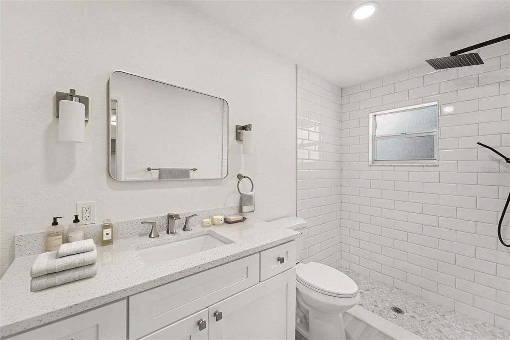 For Sale: $234,950 (2 beds, 2 baths, 946 Square Feet)
