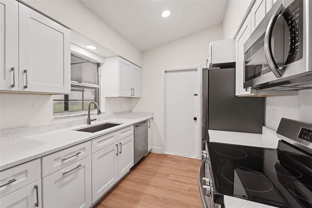 For Sale: $234,950 (2 beds, 2 baths, 946 Square Feet)